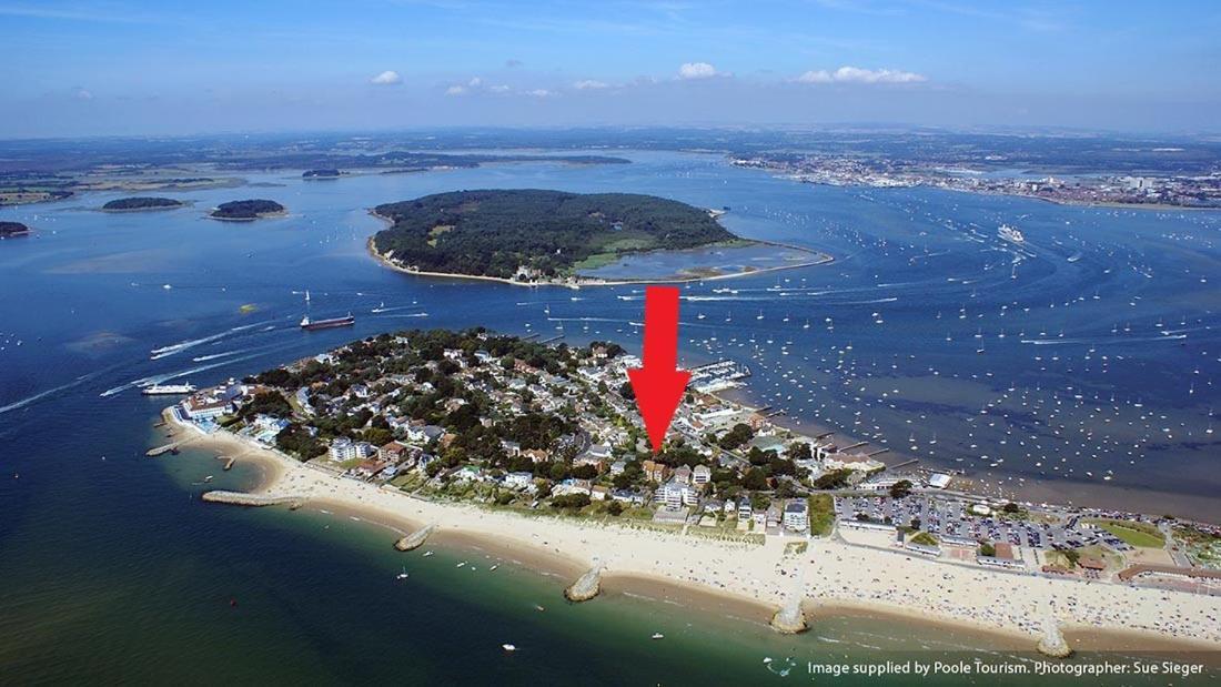 Top Floor Sandbanks Apartment With Free Parking Just Minutes From The Beach And Bars Canford Cliffs Exteriér fotografie