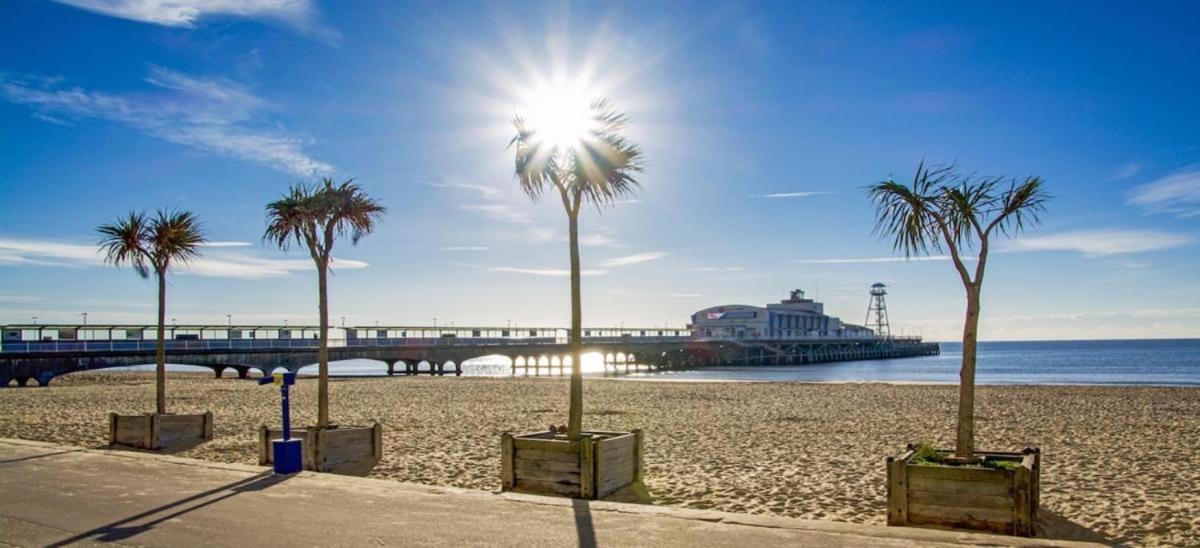 Top Floor Sandbanks Apartment With Free Parking Just Minutes From The Beach And Bars Canford Cliffs Exteriér fotografie