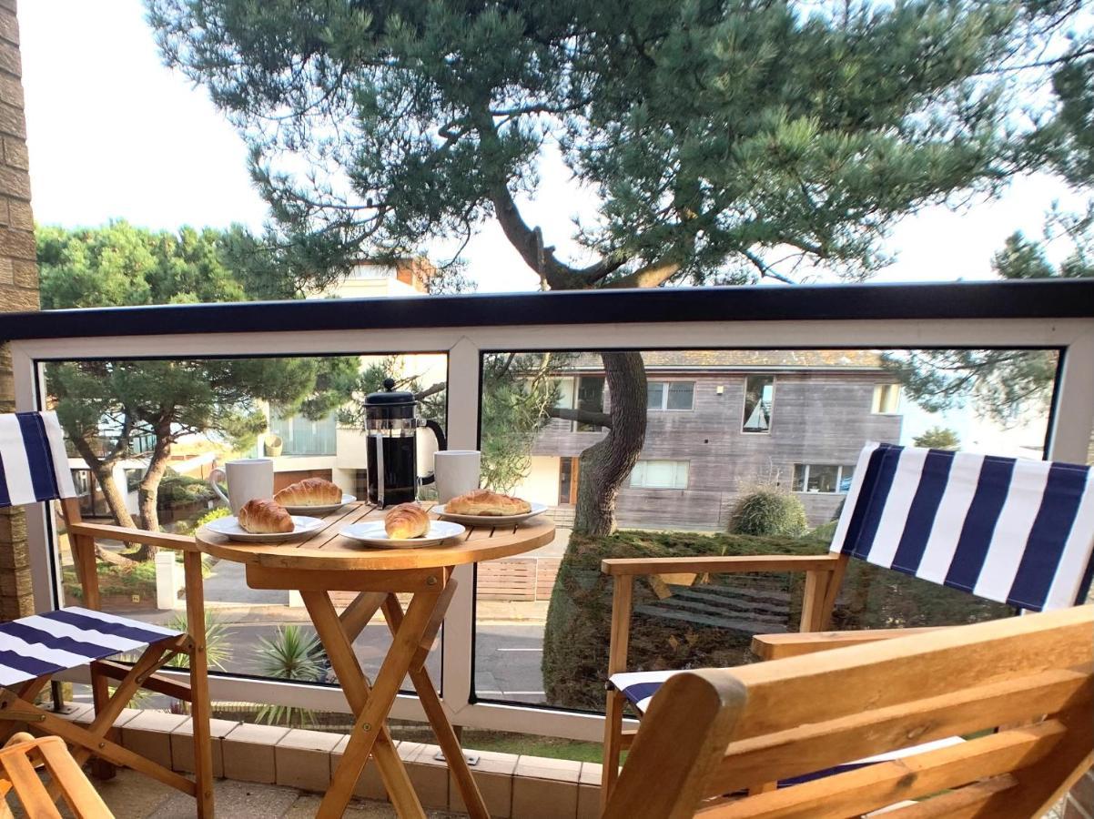 Top Floor Sandbanks Apartment With Free Parking Just Minutes From The Beach And Bars Canford Cliffs Exteriér fotografie