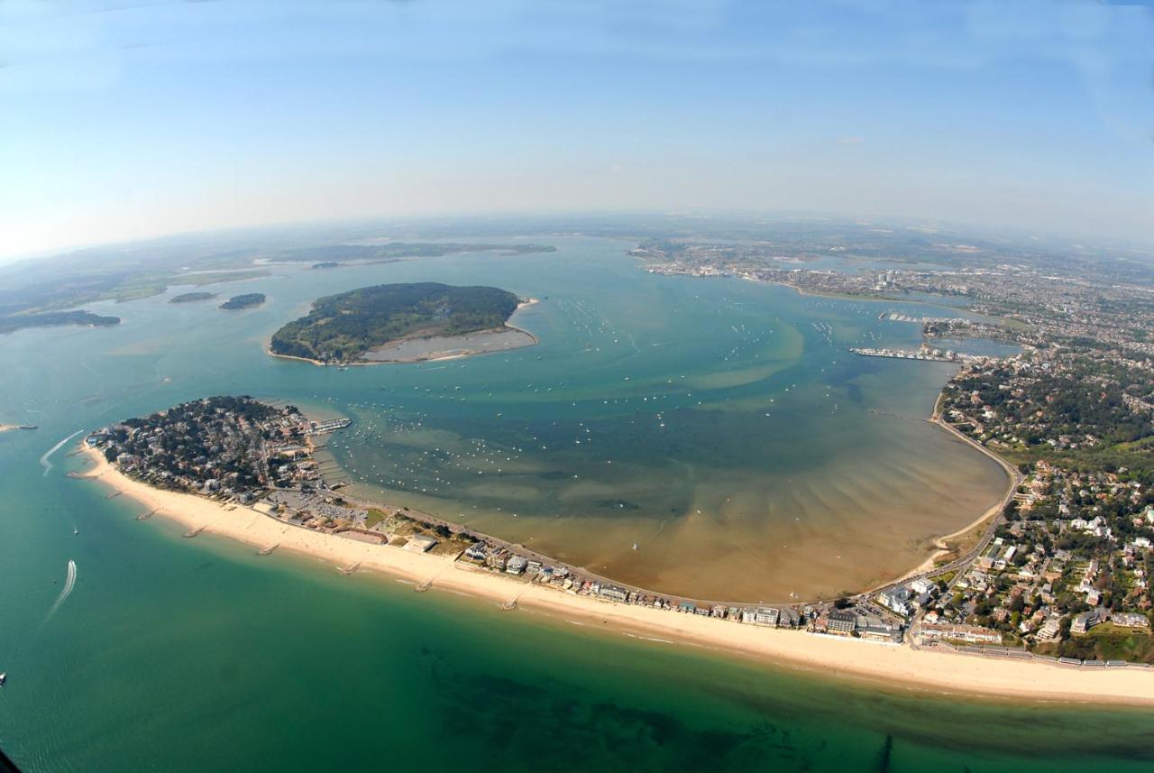 Top Floor Sandbanks Apartment With Free Parking Just Minutes From The Beach And Bars Canford Cliffs Exteriér fotografie