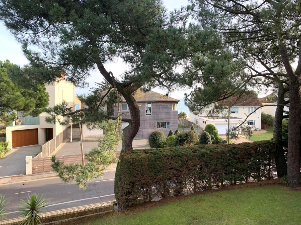 Top Floor Sandbanks Apartment With Free Parking Just Minutes From The Beach And Bars Canford Cliffs Exteriér fotografie