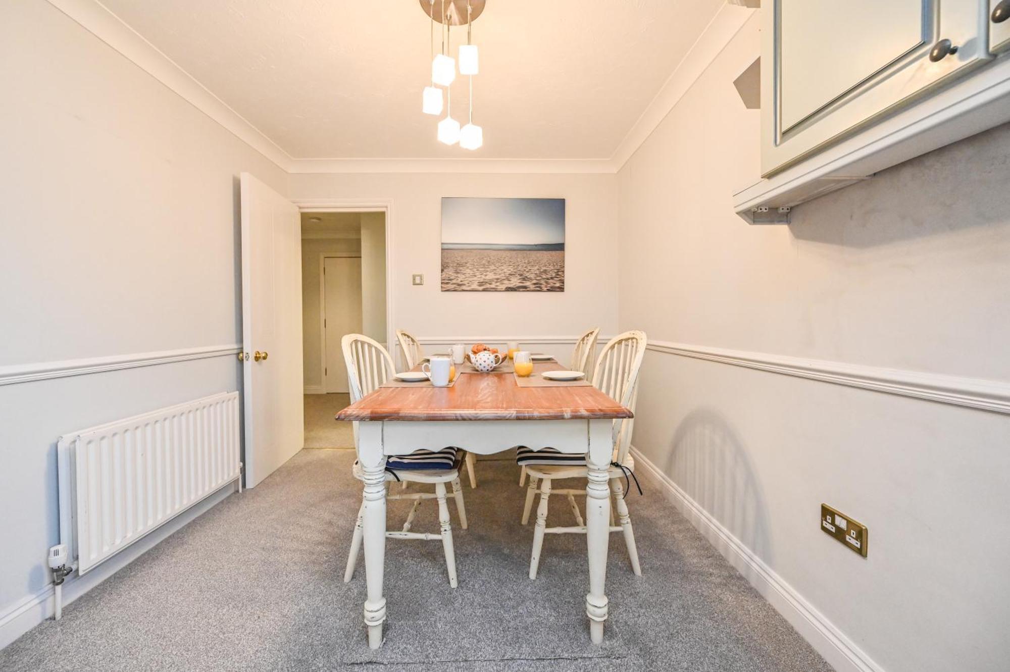 Top Floor Sandbanks Apartment With Free Parking Just Minutes From The Beach And Bars Canford Cliffs Exteriér fotografie