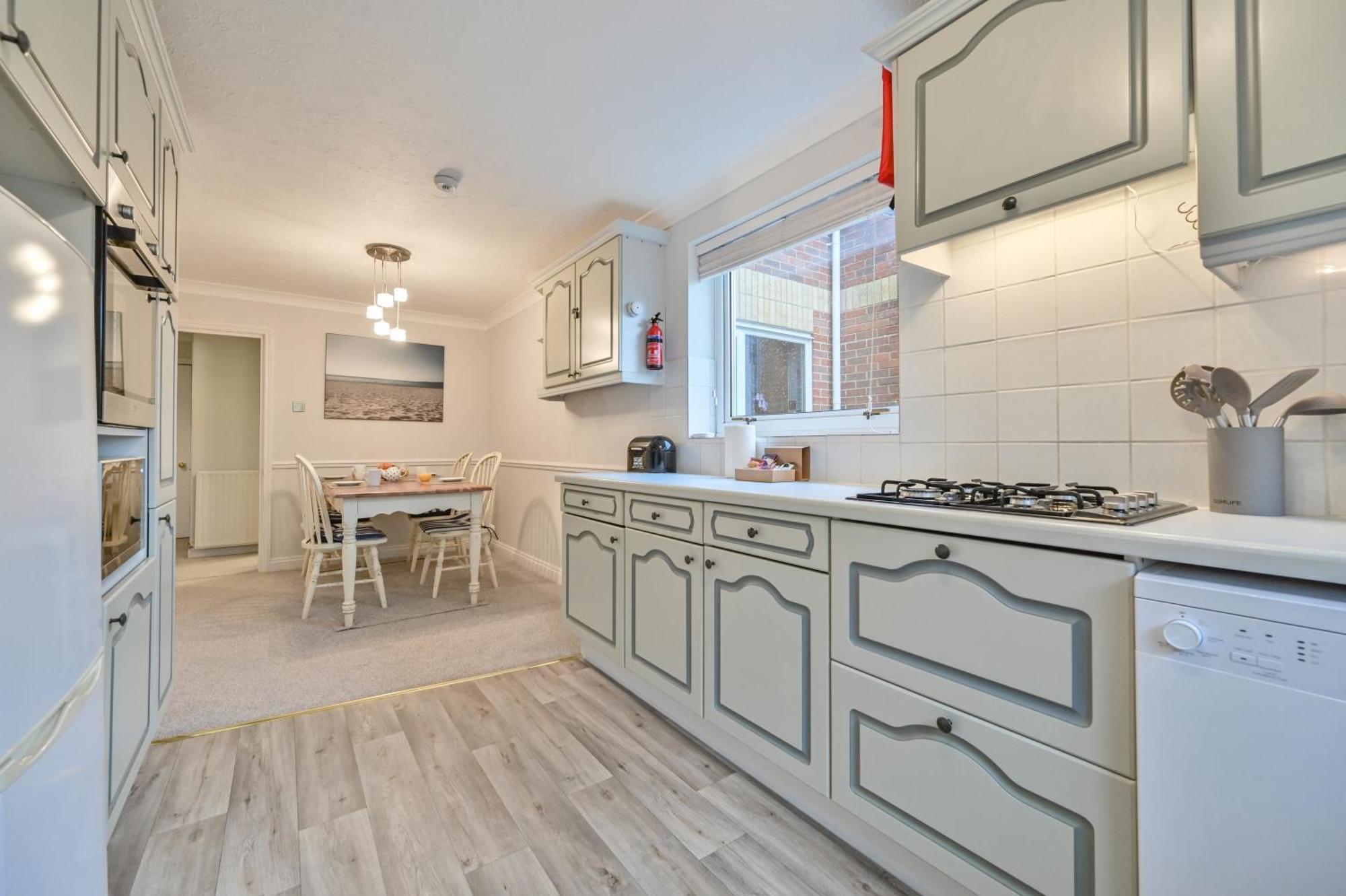 Top Floor Sandbanks Apartment With Free Parking Just Minutes From The Beach And Bars Canford Cliffs Exteriér fotografie
