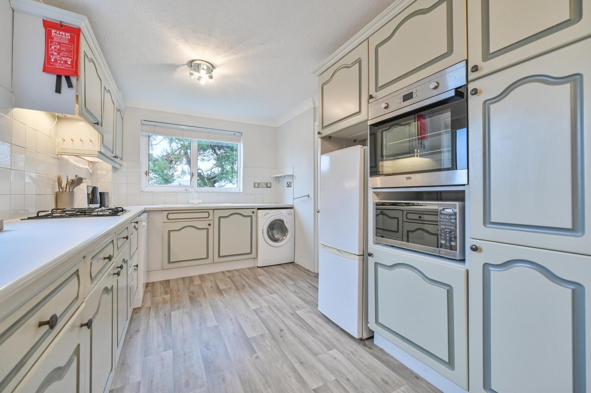 Top Floor Sandbanks Apartment With Free Parking Just Minutes From The Beach And Bars Canford Cliffs Exteriér fotografie