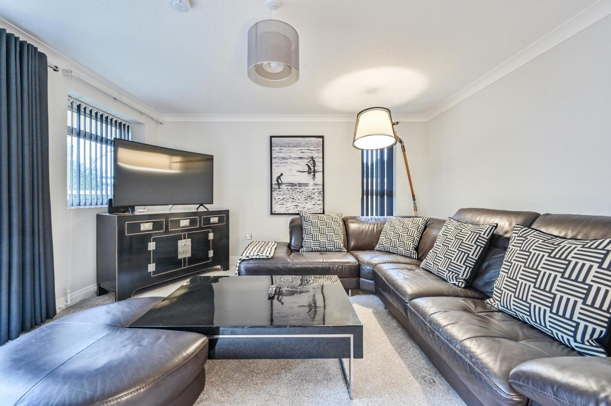 Top Floor Sandbanks Apartment With Free Parking Just Minutes From The Beach And Bars Canford Cliffs Exteriér fotografie