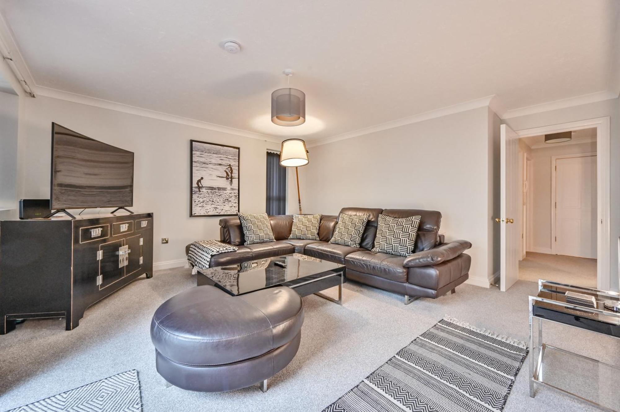 Top Floor Sandbanks Apartment With Free Parking Just Minutes From The Beach And Bars Canford Cliffs Exteriér fotografie