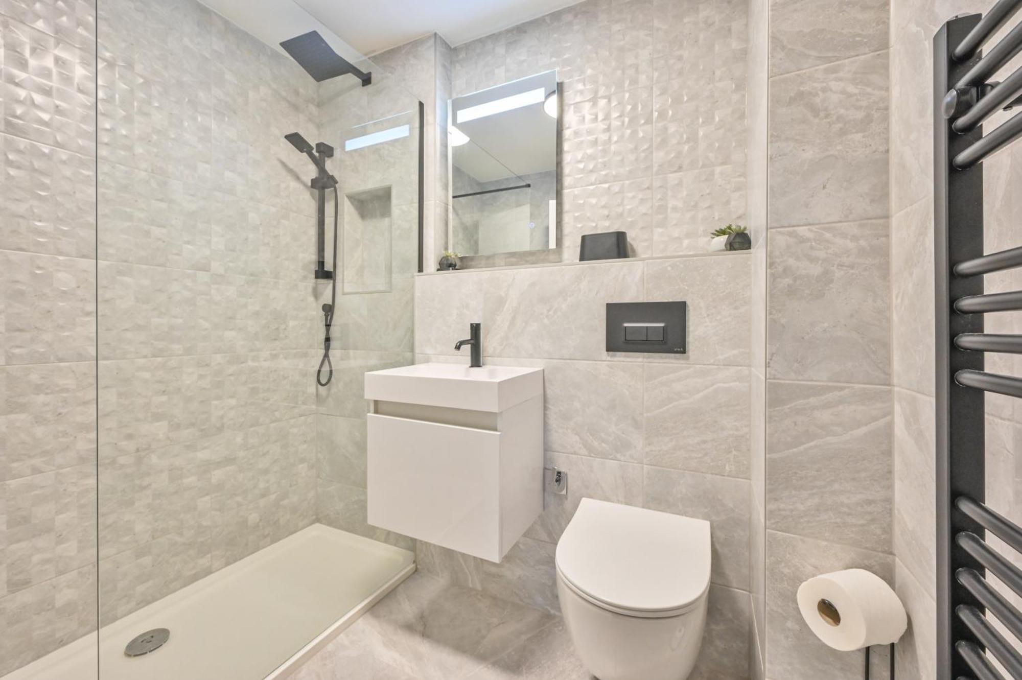 Top Floor Sandbanks Apartment With Free Parking Just Minutes From The Beach And Bars Canford Cliffs Exteriér fotografie