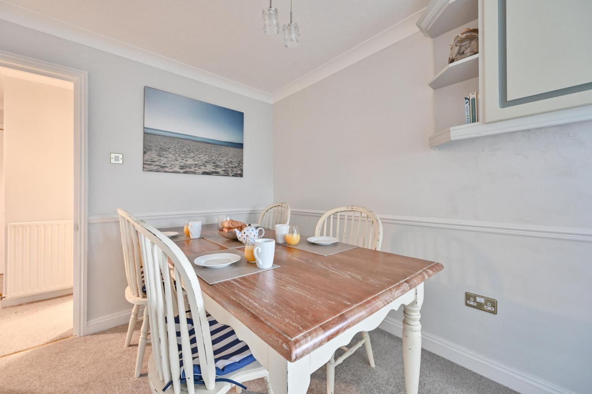 Top Floor Sandbanks Apartment With Free Parking Just Minutes From The Beach And Bars Canford Cliffs Exteriér fotografie